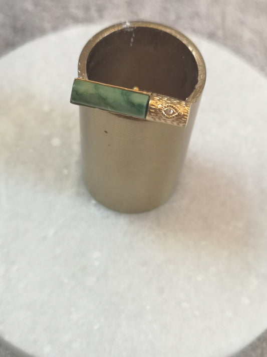 Bague cyle dorée avec pierre jaspe vert