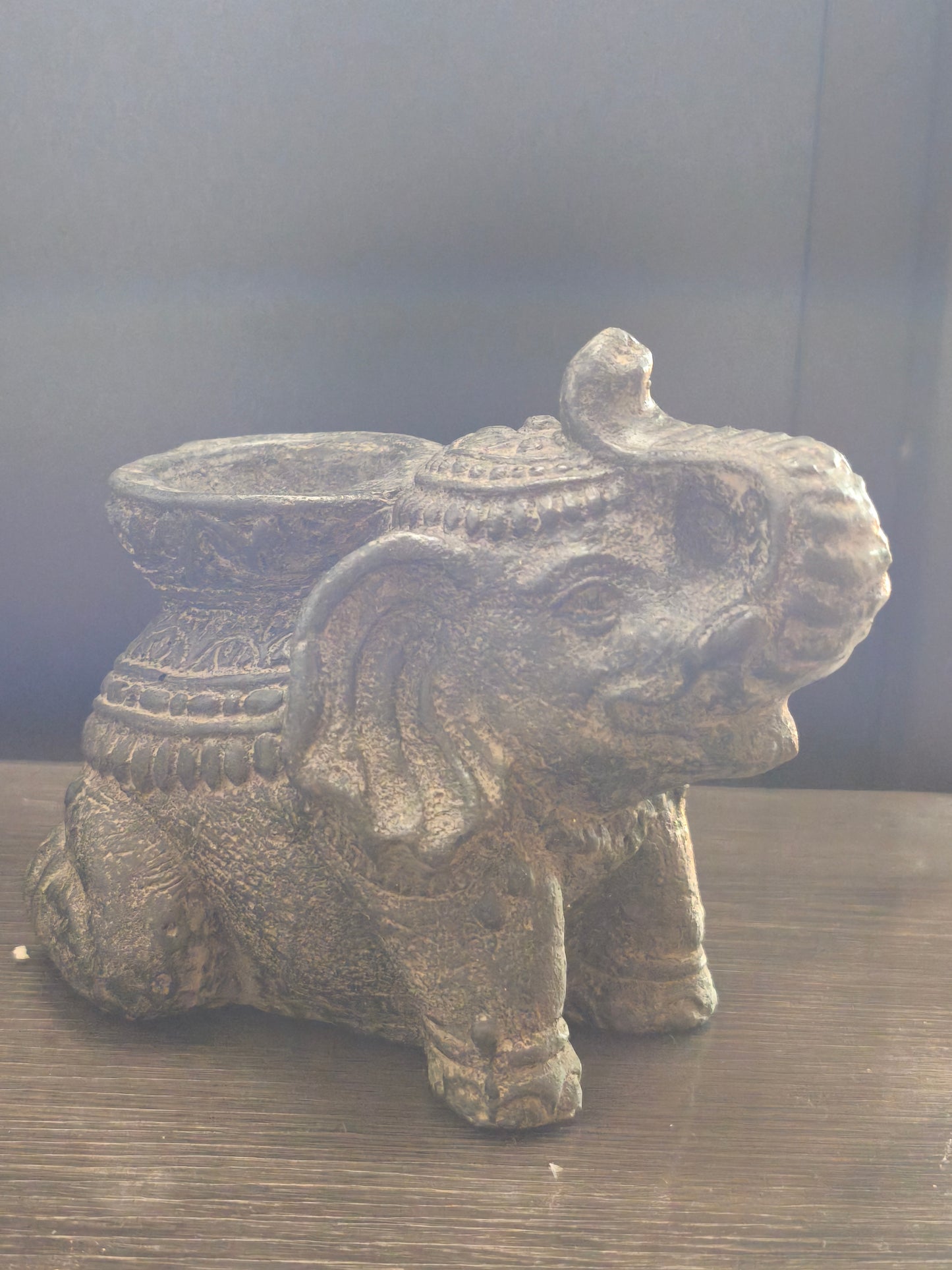 Brûleur d'Encens & Bougeoir Éléphant (noir antique)