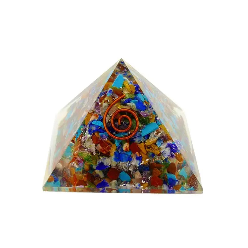 Orgonite Pyramide avec un mélange de minéraux