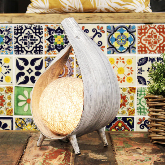 Lampe grise en noix de coco