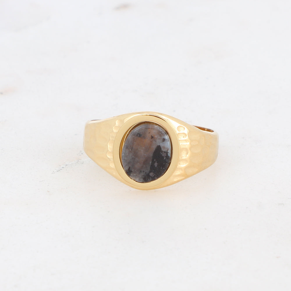 Bague Tommie - martelée avec pierre naturelle ovale