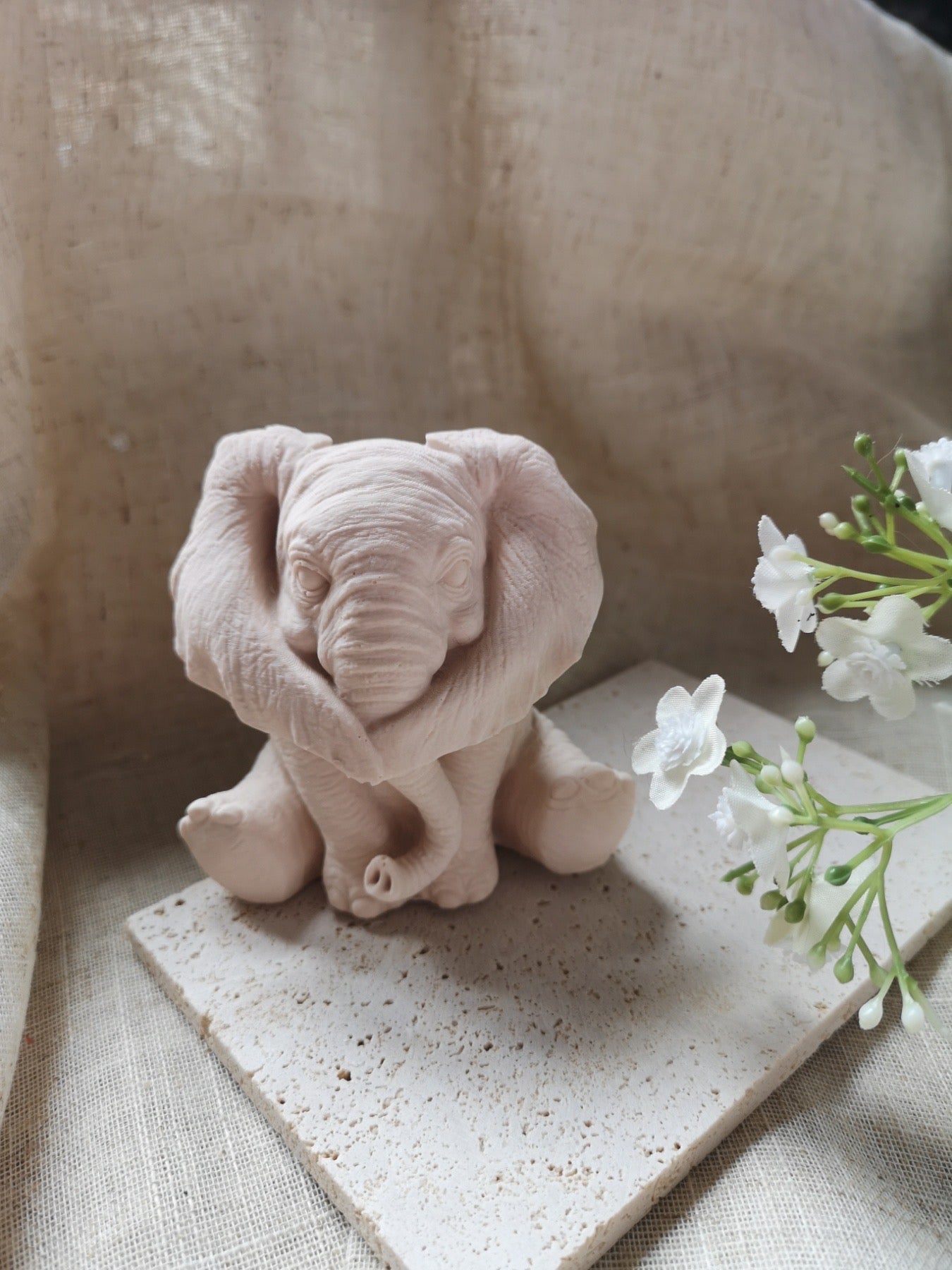 Éléphant " Je n'entends rien"