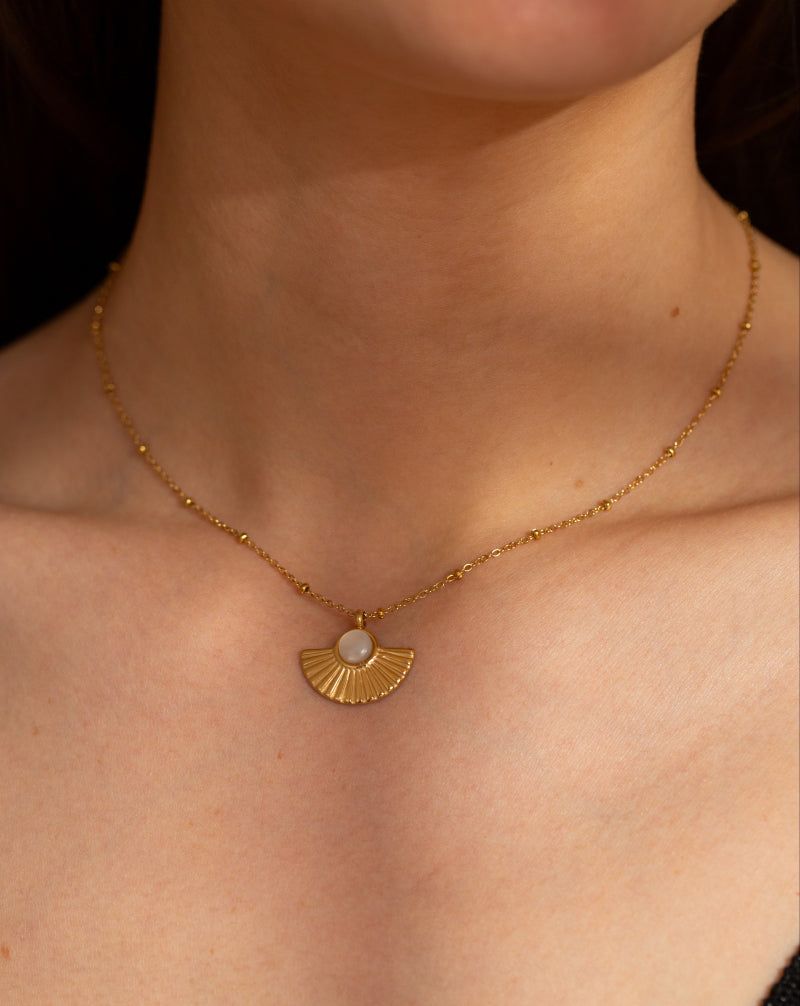 Collier Sarah