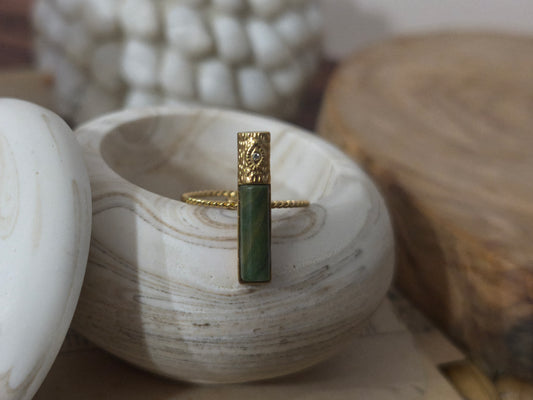Golden Cyle ring with white zirconium eye and cylindrical green jasper stone