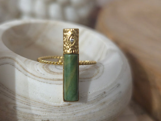 Golden Cyle ring with white zirconium eye and cylindrical green jasper stone