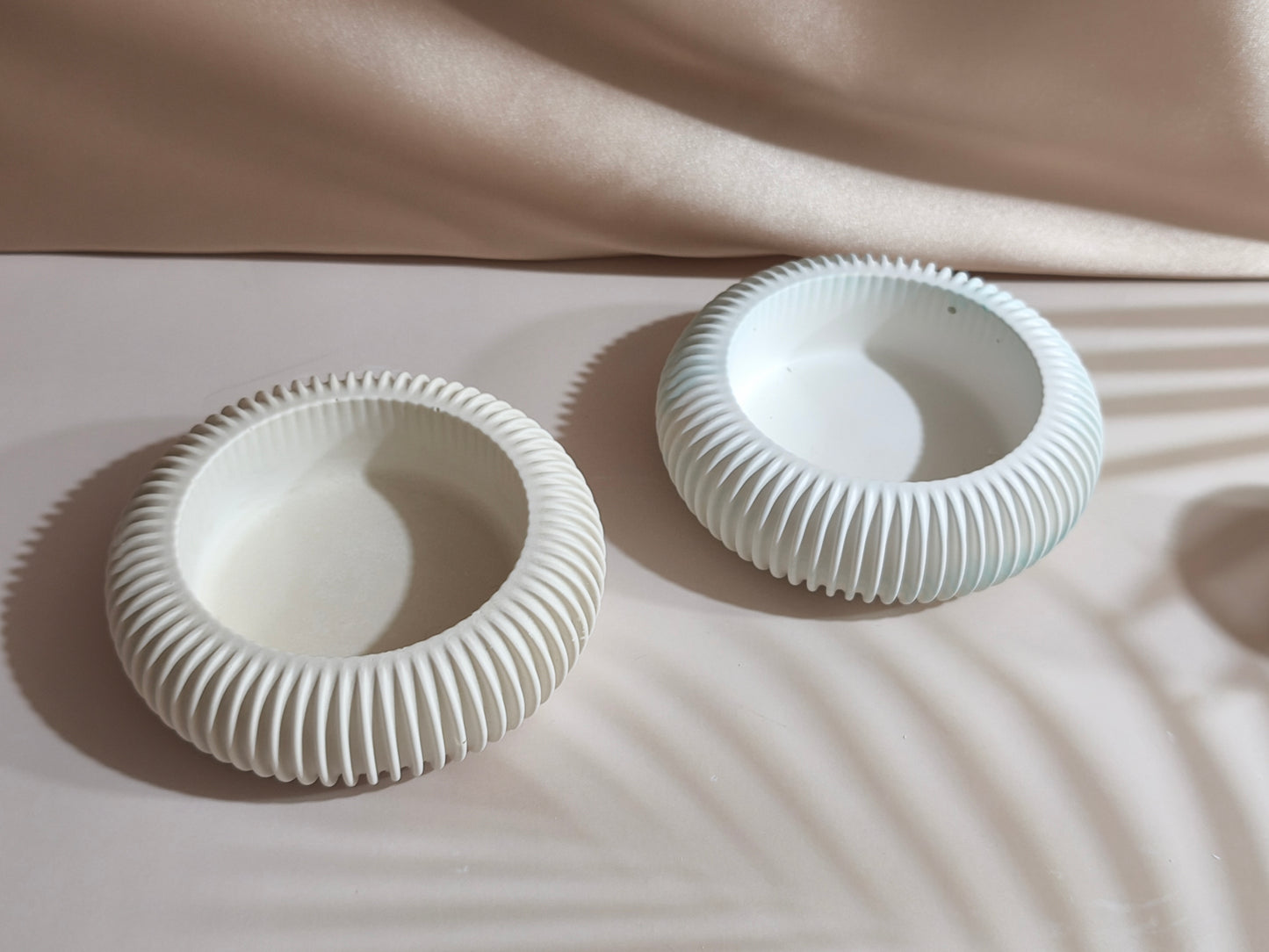 Pot rond avec rayures