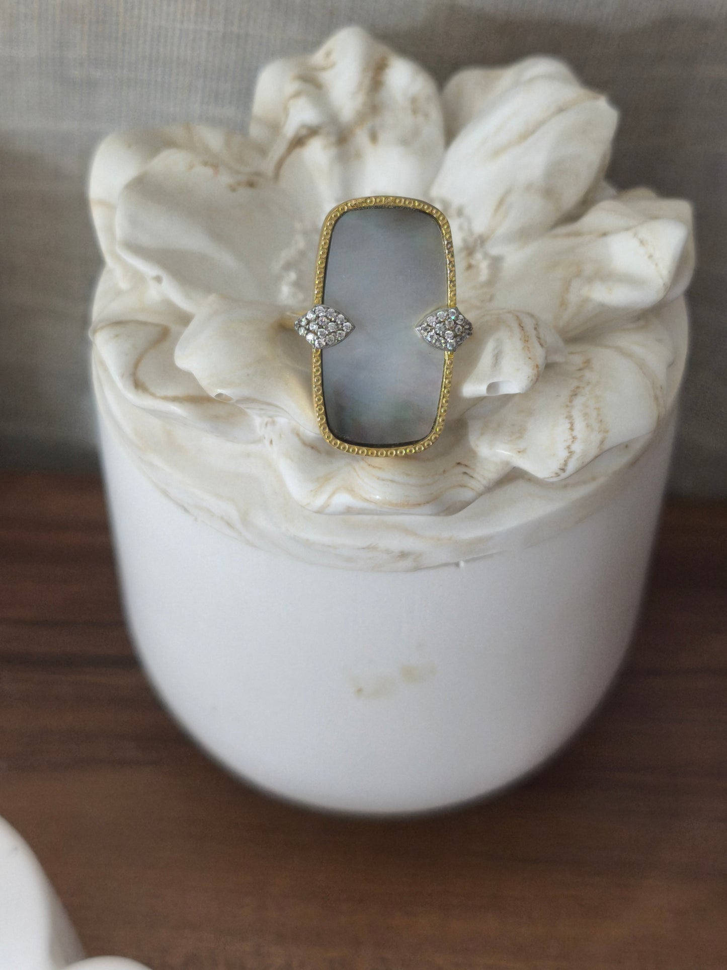 Bague Sangha — Nacre grise T.56