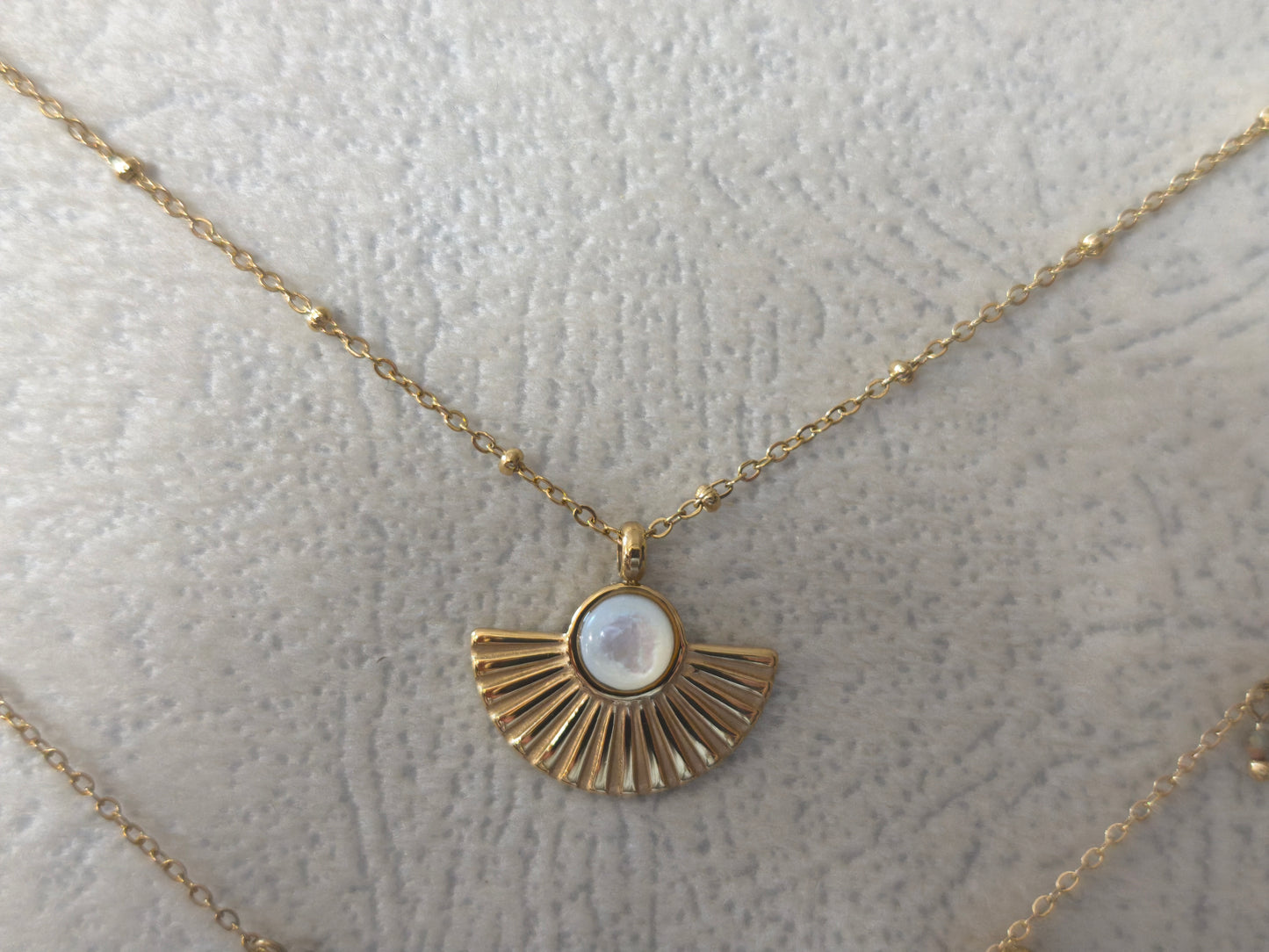 Collier Sarah