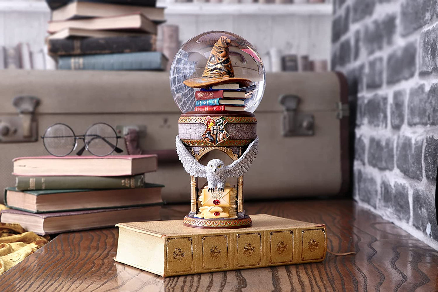 HARRY POTTER - Hogwarts College - Snow Globe 17cm